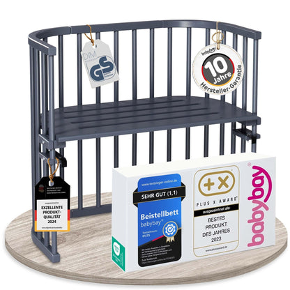 babybay Original Beistellbett aus massivem Buchenholz mit Matratze, höhenverstellbares Babybett für Neugeborene – Schiefergrau Lackiert, 87L x 46B x 79H cm, Kinderbettset