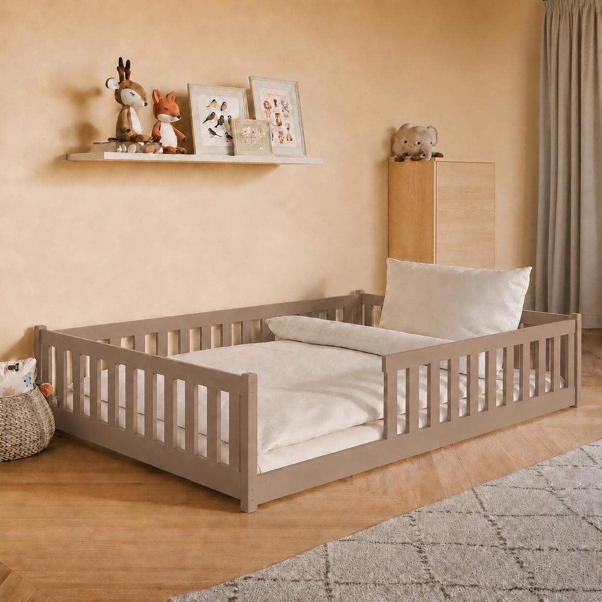 Kids Collective Kinderbett Bodenbett 120x200 cm Bett mit Rausfallschutz & Lattenrost Montessori Bett Bed Gitterbett Kinder Jugendbett Einzelbett | Natur Kiefer Holz massiv Junge Mädchen – 90x200 cm + Matratze, Zartbitterschokolade