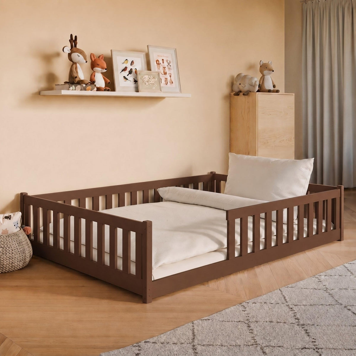 Kids Collective Kinderbett Bodenbett 120x200 cm Bett mit Rausfallschutz & Lattenrost Montessori Bett Bed Gitterbett Kinder Jugendbett Einzelbett | Natur Kiefer Holz massiv Junge Mädchen – 140x200 cm + Matratze, Aschgrau