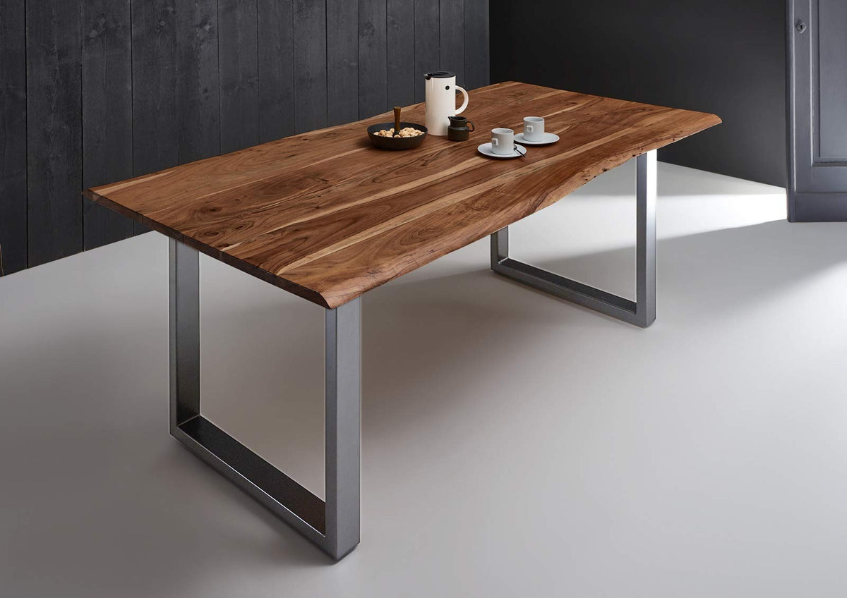 SAM Baumkantentisch Akazienholz Massiv Nussbaumfarben – Industrial Esstisch mit schwarzem U-Gestell – 140 x 80 cm, Nussbaumfarben / Schwarz